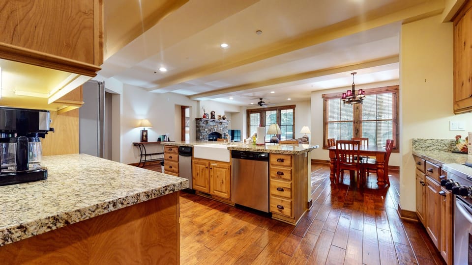 Condo, 2 Bedrooms | Private kitchen | Fridge, oven, coffee/tea maker, toaster