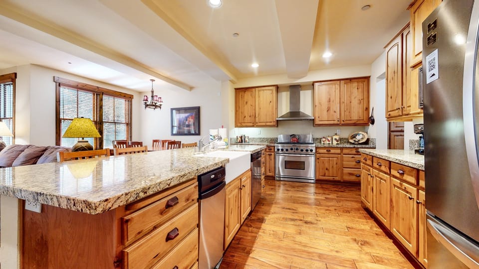 Condo, 2 Bedrooms | Private kitchen | Fridge, oven, coffee/tea maker, toaster