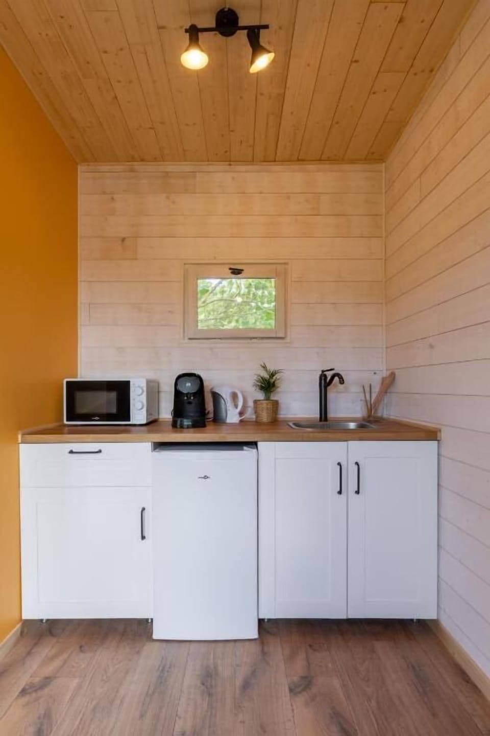 Standard Chalet | Private kitchen | Espresso maker, coffee/tea maker, electric kettle, highchair