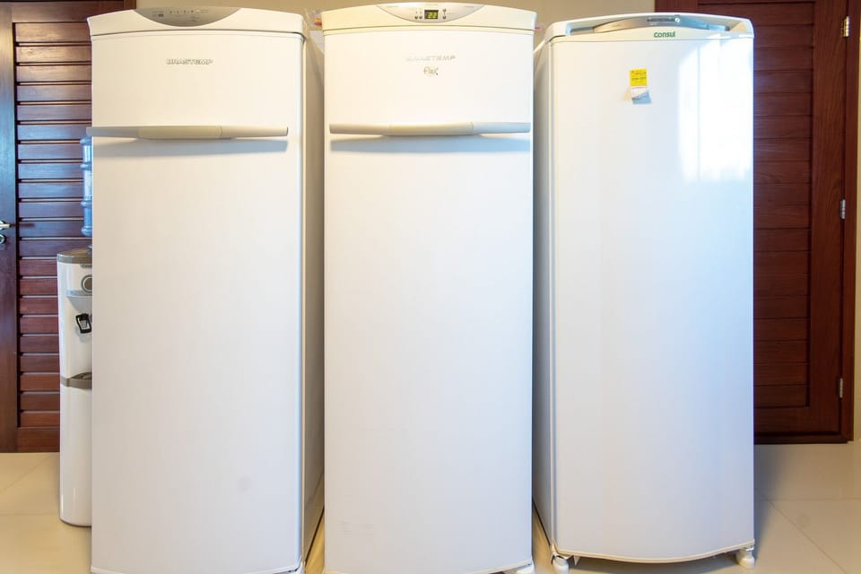 Fridge, cookware/dishes/utensils