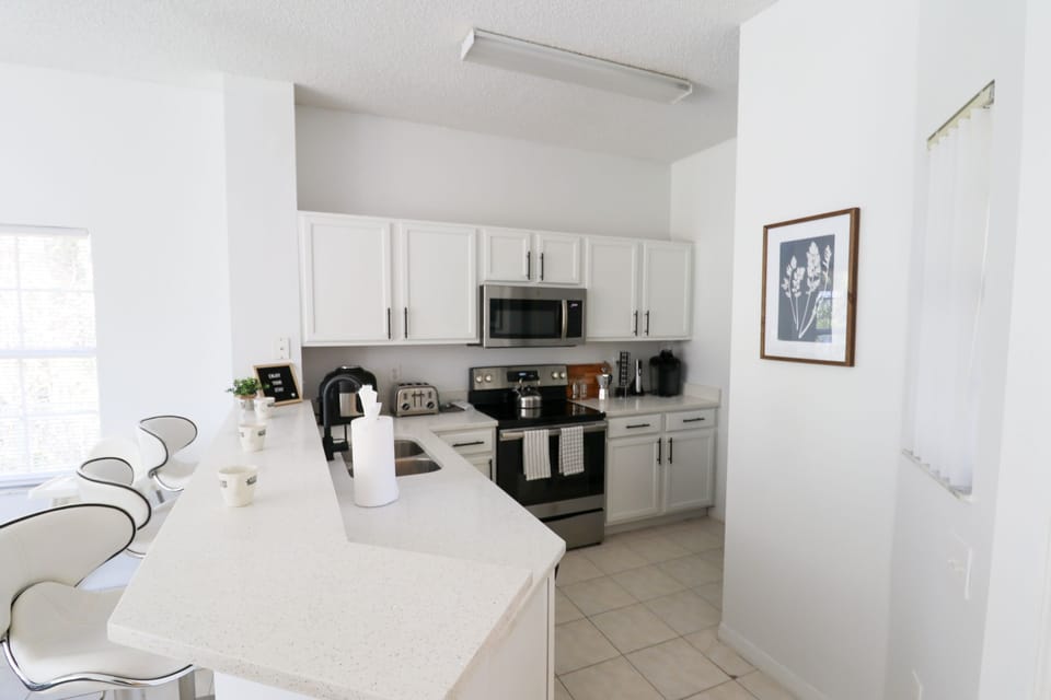 Fully equipped kitchen.