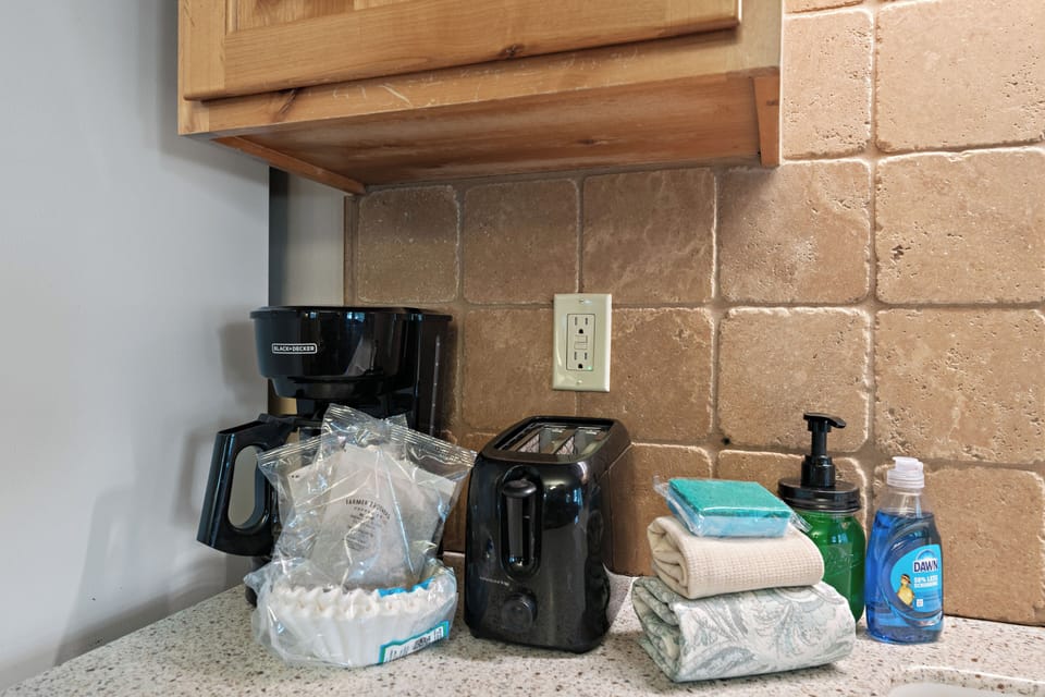 Townhome | Private kitchen | Full-size fridge, microwave, oven, stovetop
