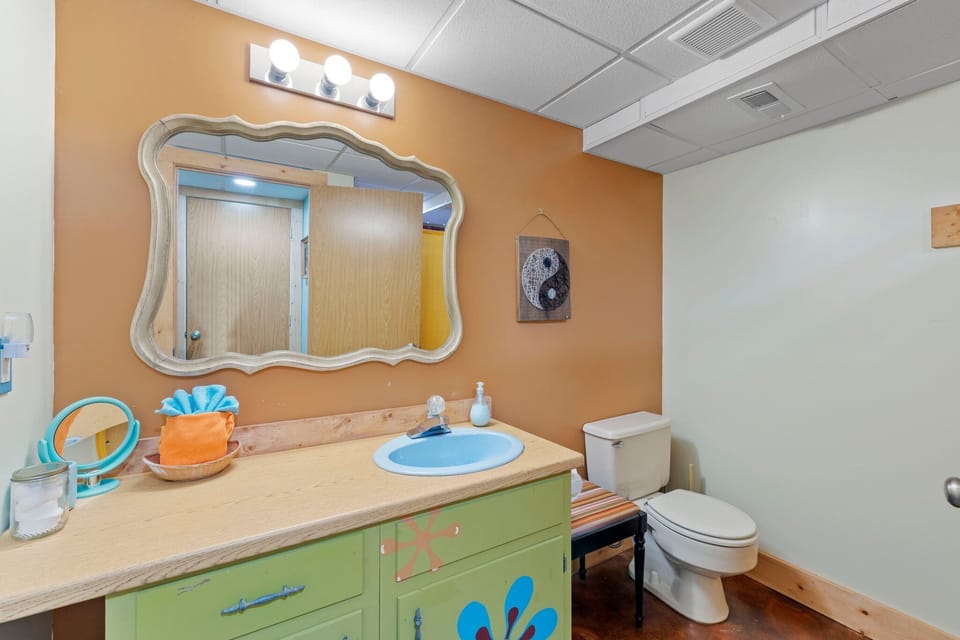 Basic Chalet | Bathroom