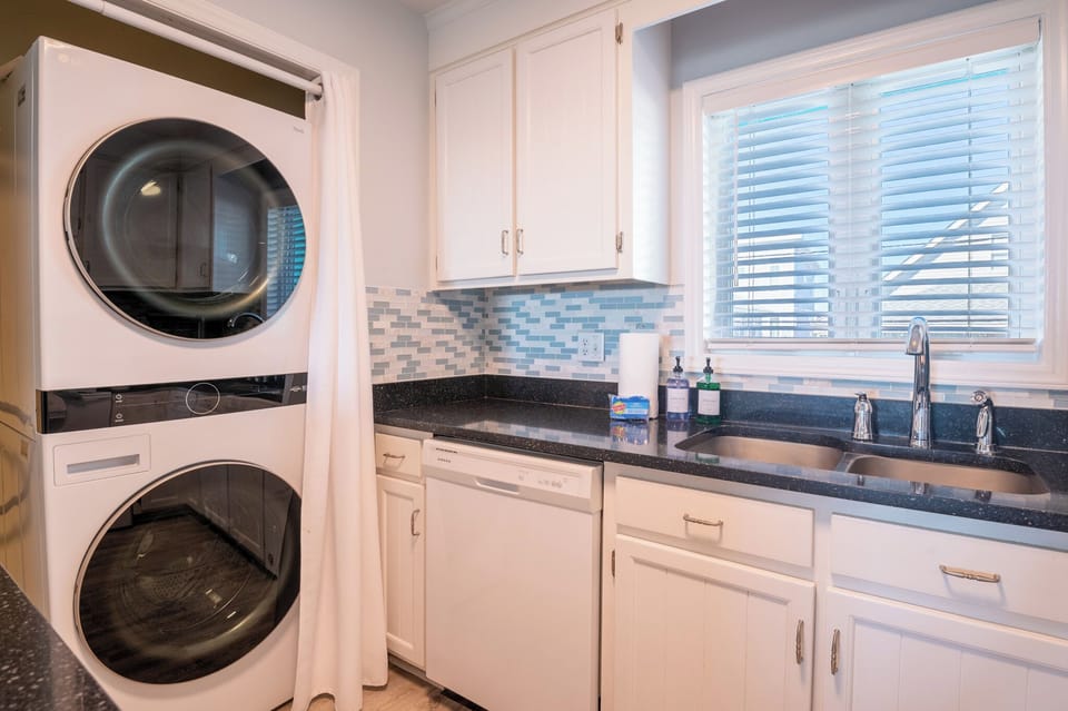 Full size washer/dryer newly added! 