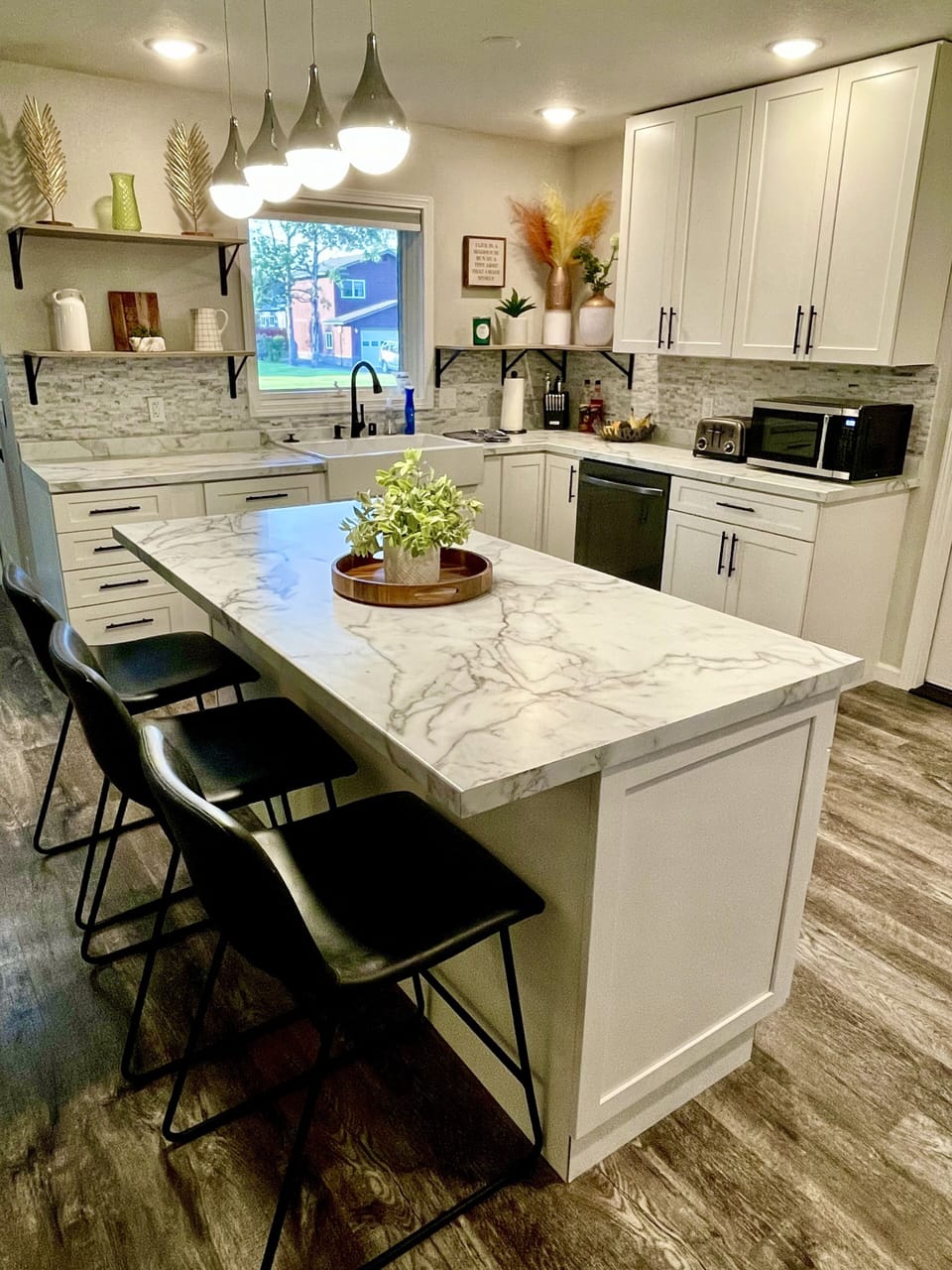 Newly remodeled kitchen with all new appliances. 