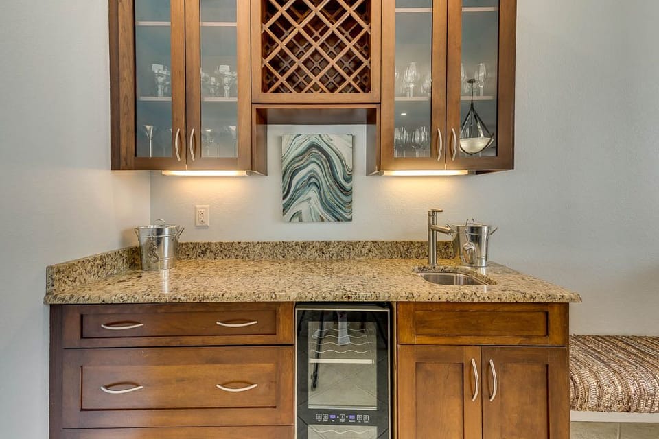 Mid-Level Wet Bar