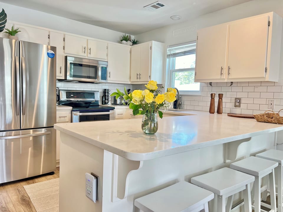 Fully equipped kitchen with full‑size appliances and breakfast bar seating.
