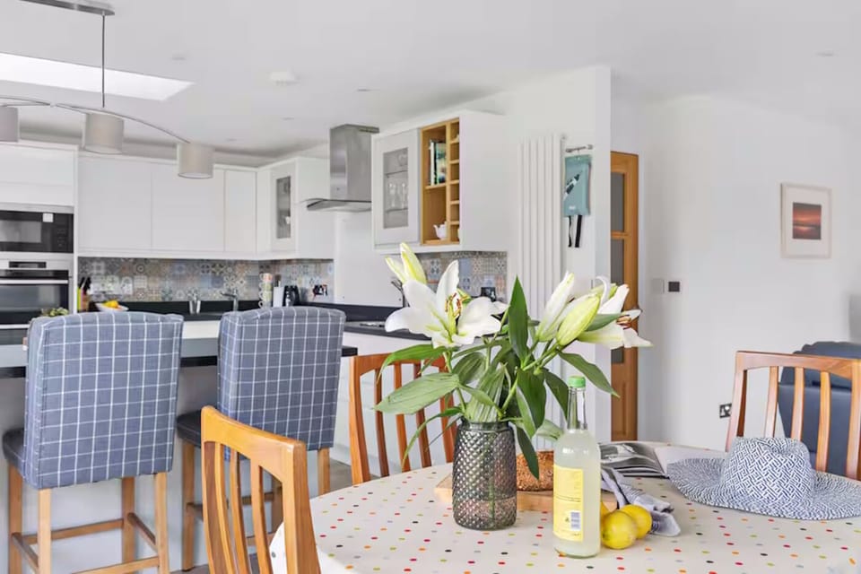 Spacious, bright, and beautifully connected – cook, dine, and unwind together in this welcoming heart of the home.