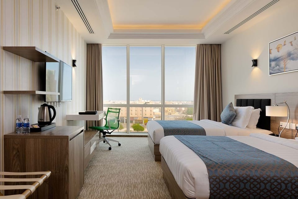 Deluxe Twin Room | Minibar, desk, soundproofing, free WiFi