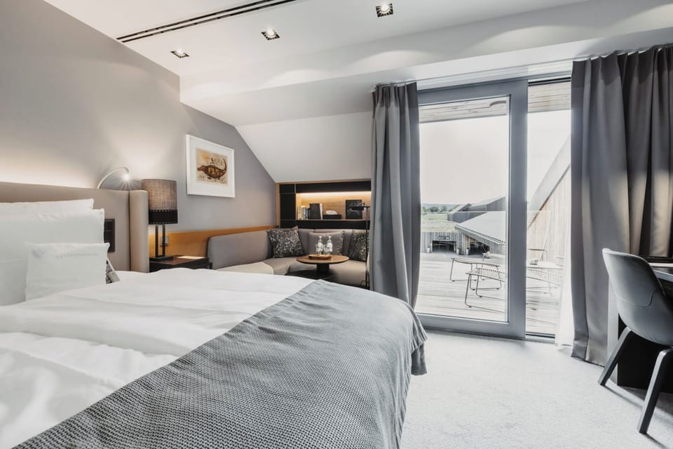 Comfort Double Room | Pillowtop beds, minibar (free items), in-room safe, desk