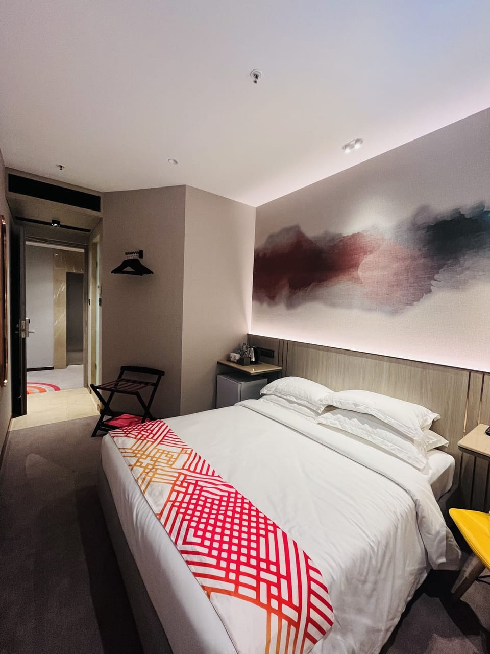 Luxe Queen Room | In-room safe, iron/ironing board (on request), WiFi (free), bed sheets