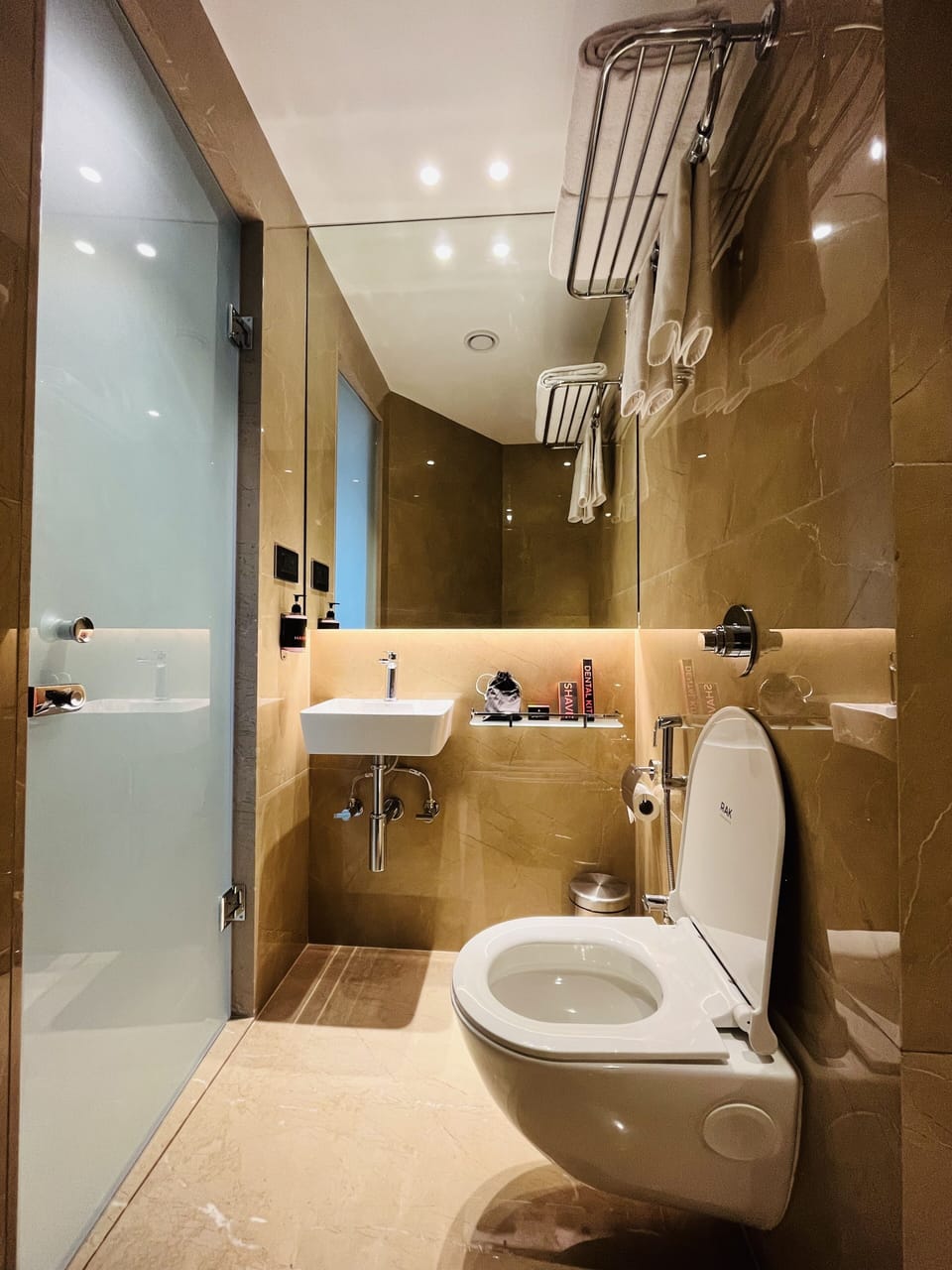 Shower, rainfall showerhead, free toiletries, hair dryer