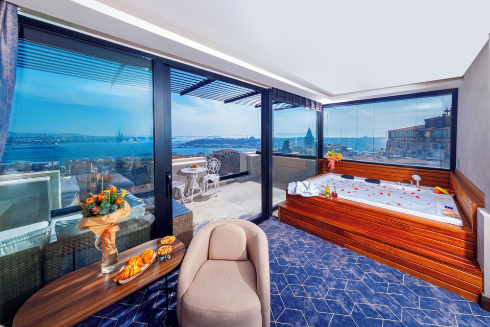 Deluxe Room, 1 King Bed, Sea View | Egyptian cotton sheets, premium bedding, minibar, in-room safe