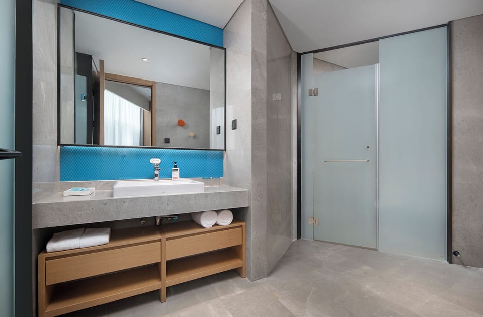 Suite, 1 Bedroom | Bathroom | Towels