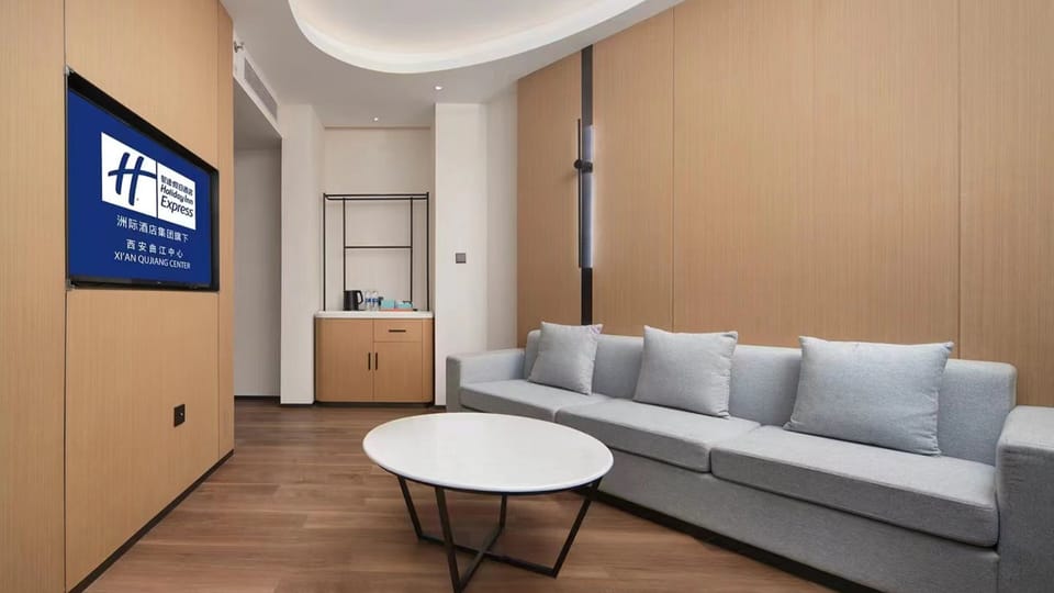 Suite, 1 Bedroom | Soundproofing, WiFi (free), bed sheets