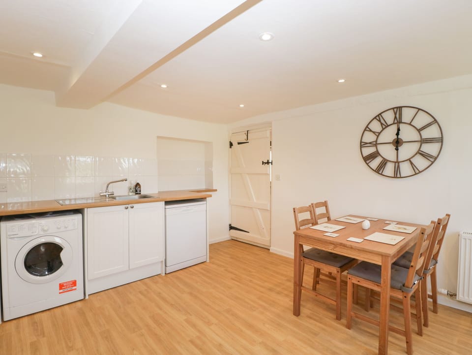 Cottage | Private kitchen | Fridge, dishwasher, electric kettle, toaster