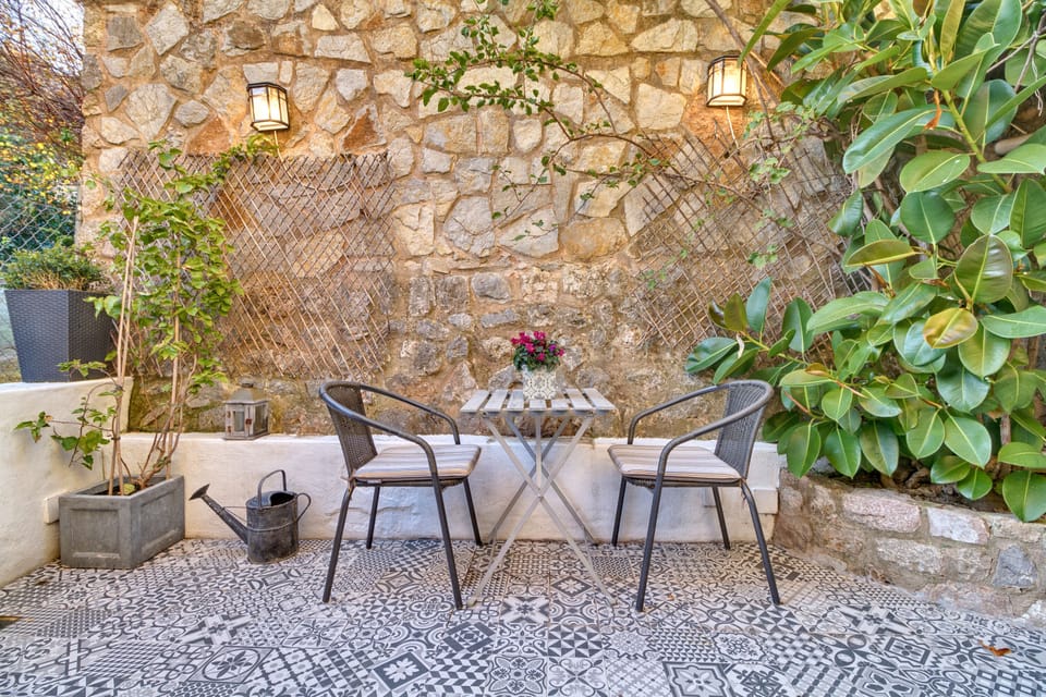 Private patio garden
