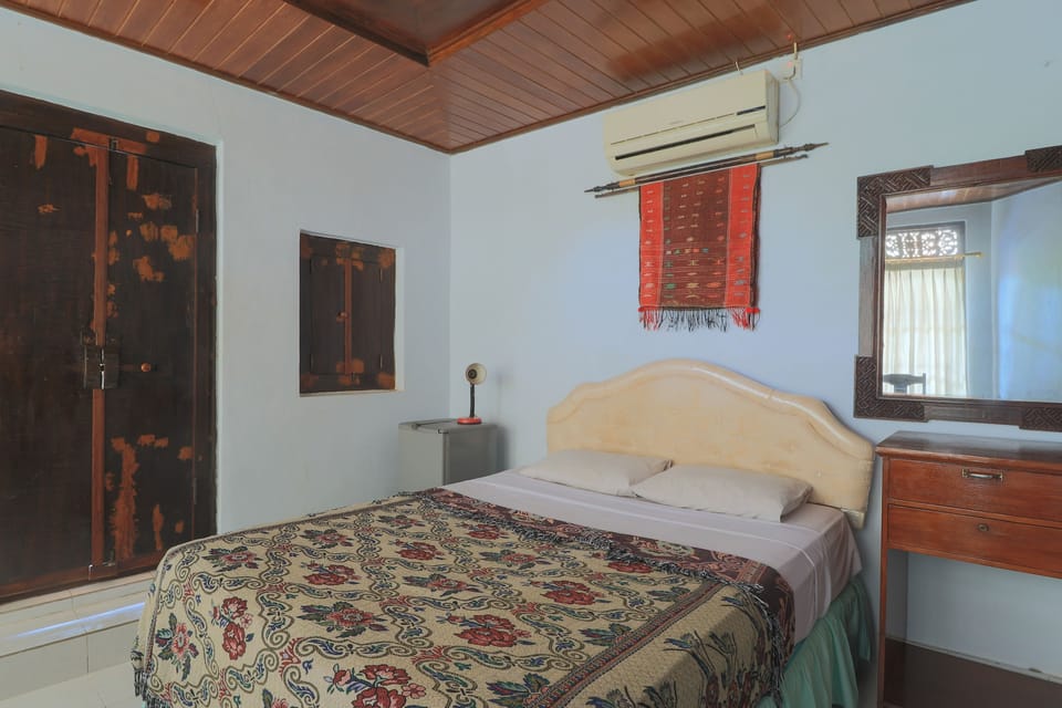 Family Apartment, Multiple Beds, Garden View | Minibar, in-room safe, desk, laptop workspace
