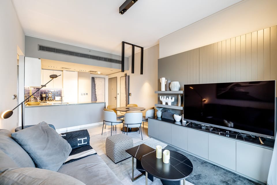 Premier Apartment | Living area | 48-inch Smart TV with cable channels, TV