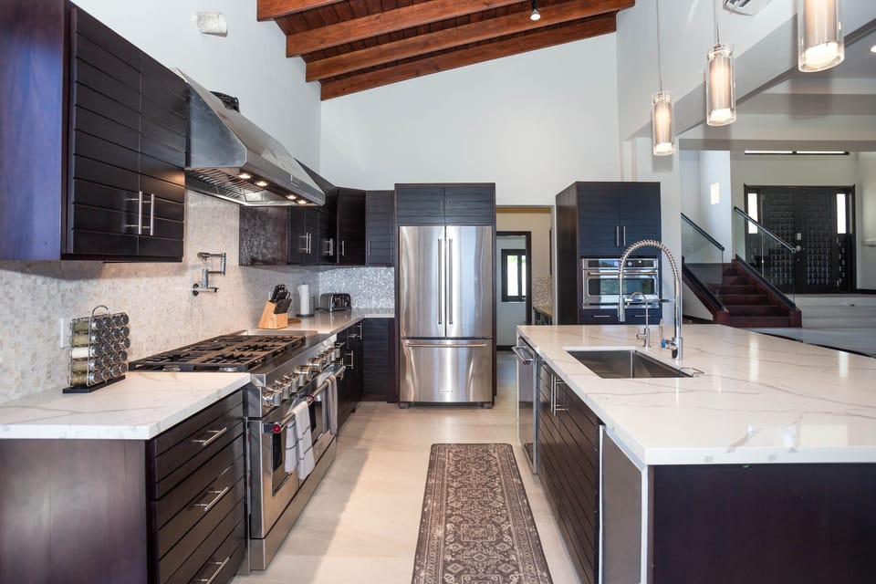 House, 4 Bedrooms | Private kitchen | Coffee/tea maker, fridge, oven, toaster