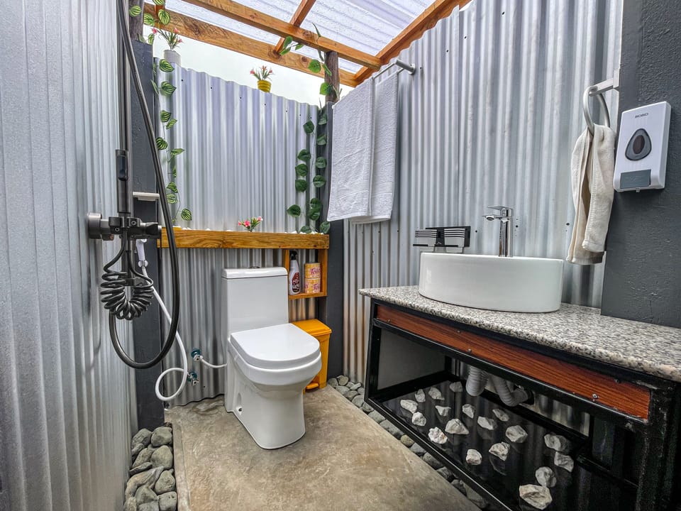 Signature Double Room | Bathroom | Shower, rainfall showerhead, free toiletries, slippers