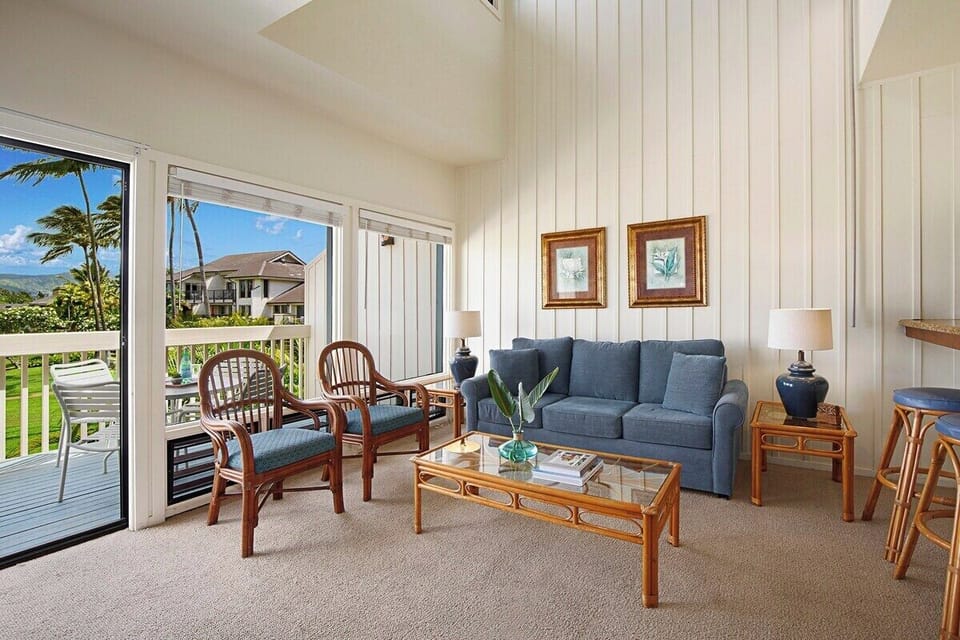 Living Area - Manualoha 903
