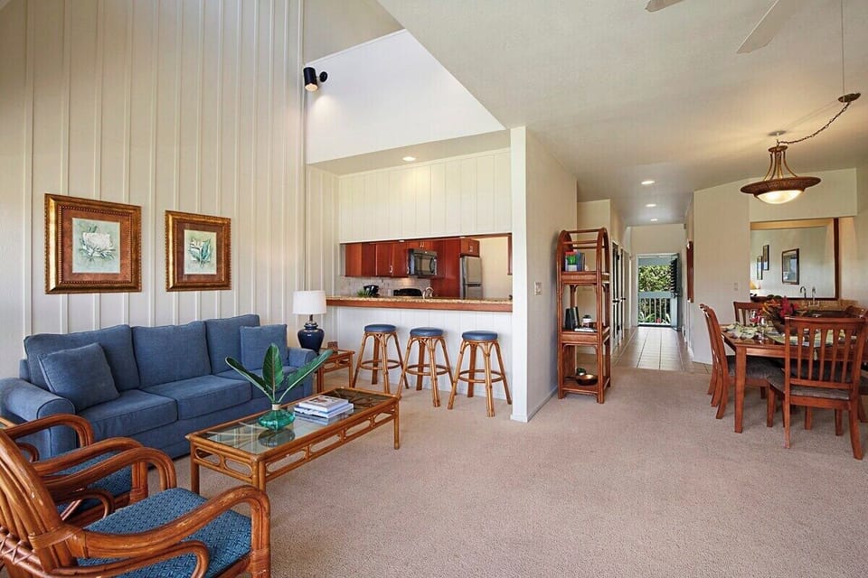 Living Area and Kitchen Bar - Manualoha 903