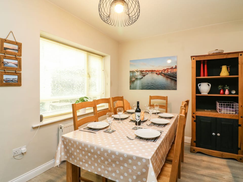 Cottage | Dining