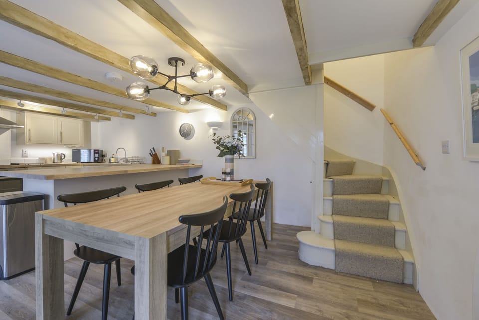 Cottage | Dining