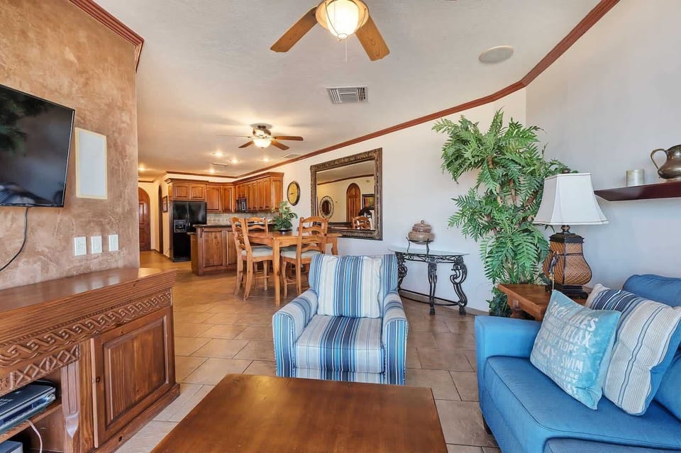 🍿Lounge comfortably after a beach day—sofa seating, A/C, fast WIFI, and a view that brings the beach indoors.🎥