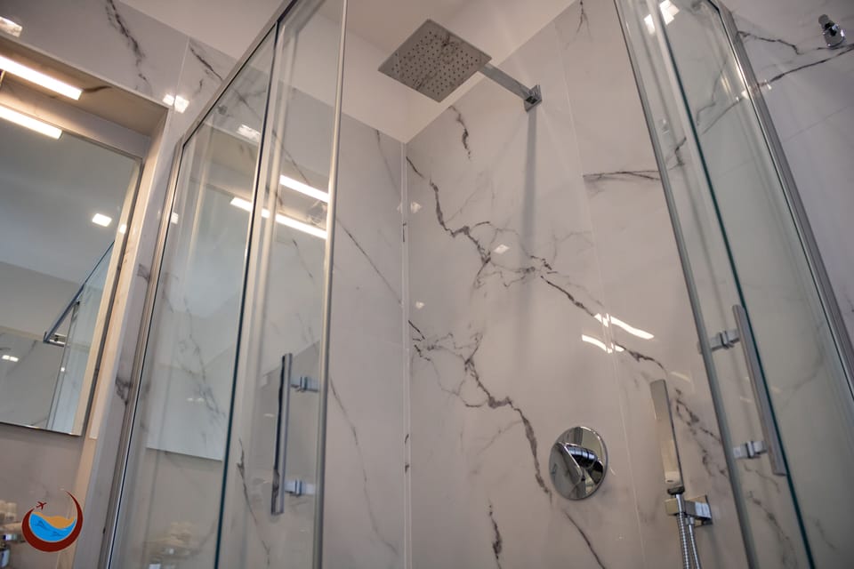 Triple Room | Bathroom | Shower, hair dryer, slippers, bidet