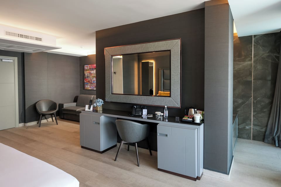 Suite con Jacuzzi e Vista Mare | Frette Italian sheets, premium bedding, down comforters, minibar