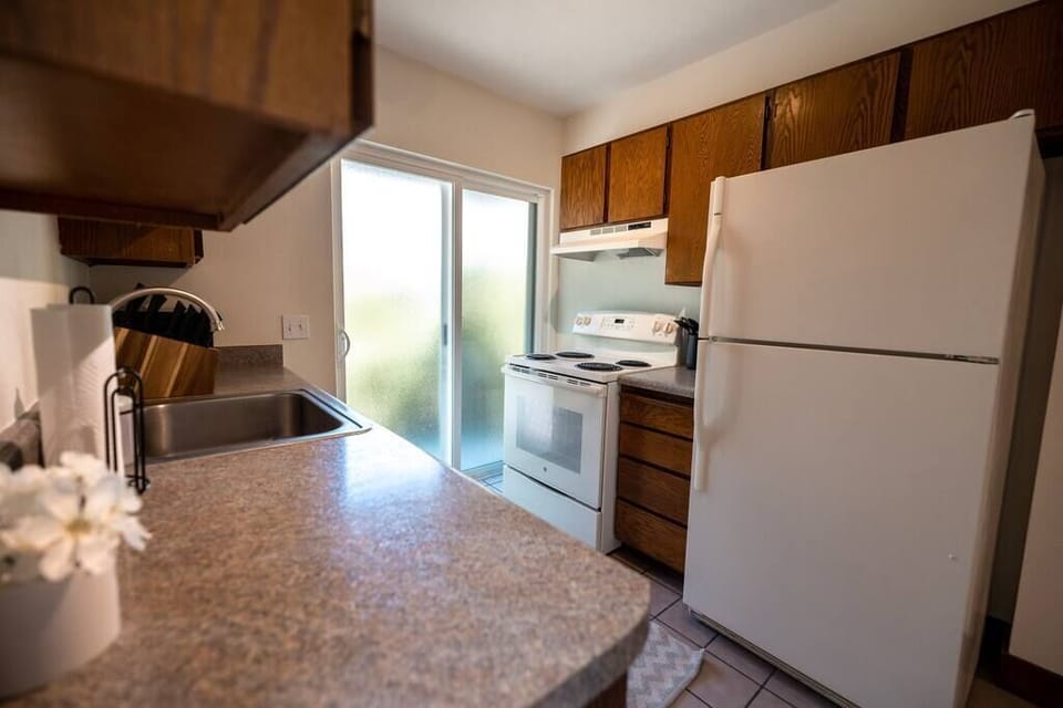 Full Kitchen (1)