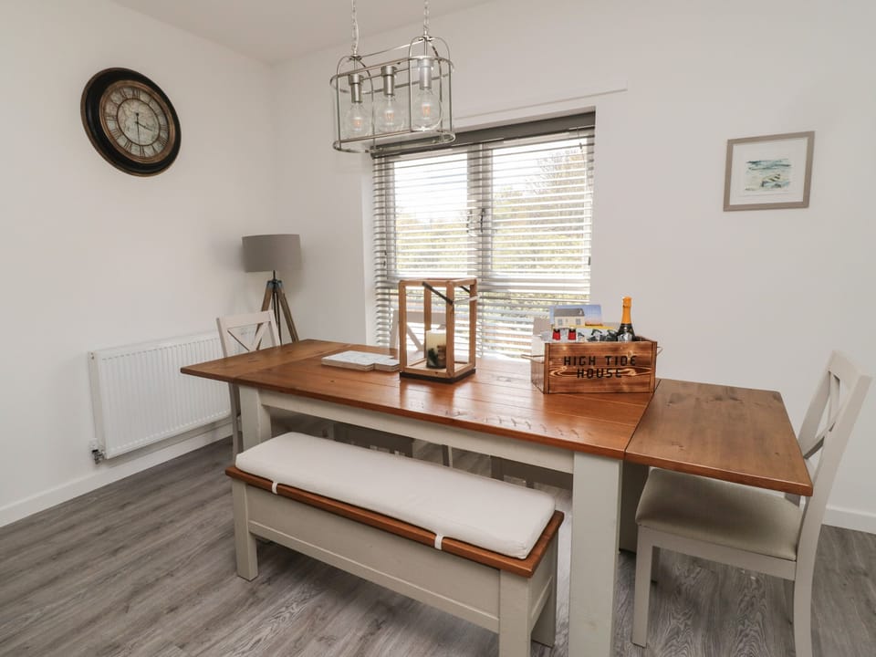 Cottage | Private kitchen | Fridge, dishwasher, electric kettle, toaster