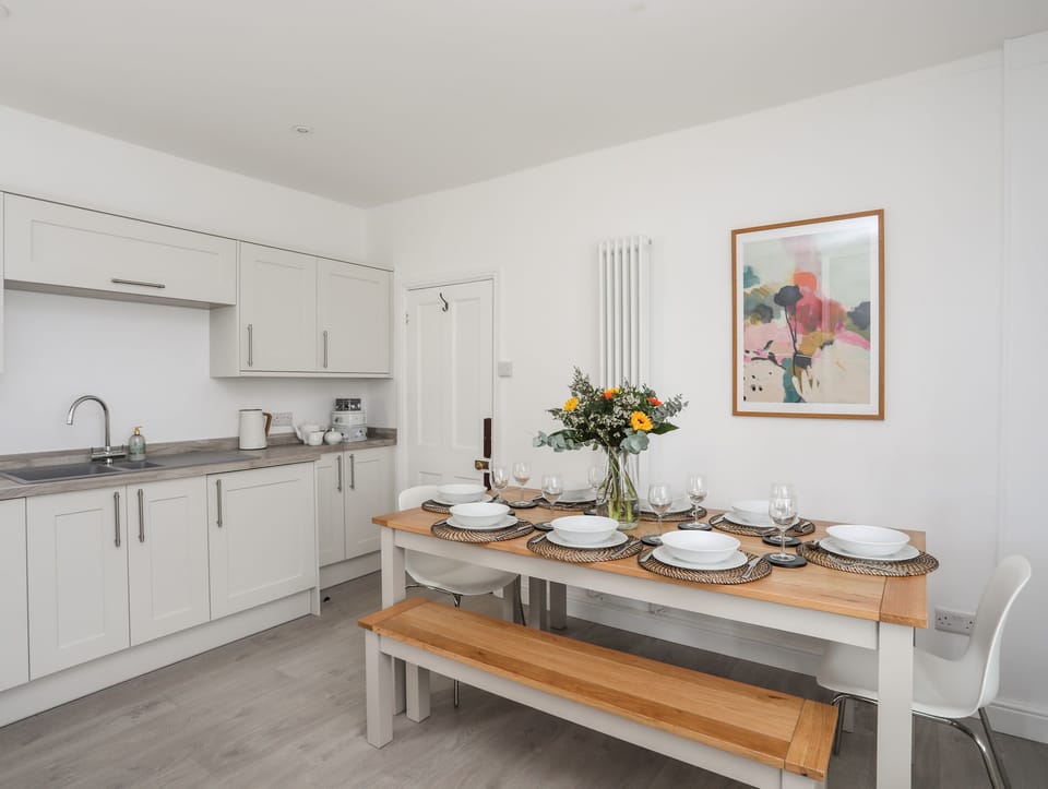 Cottage | Private kitchen | Fridge, microwave, dishwasher, electric kettle