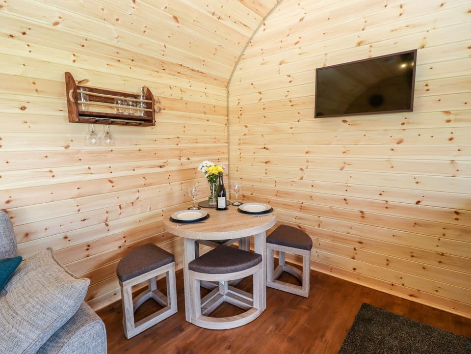 The Happy Valley Pod Cottage in West Oxfordshire District