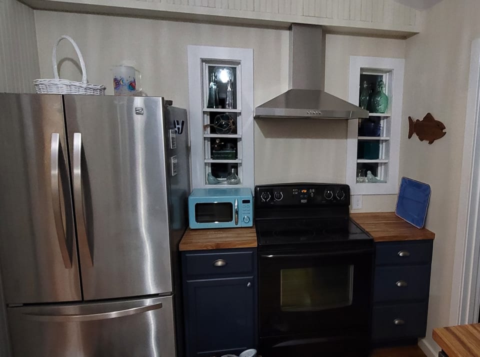 Fully stocked kitchen with full size appliances