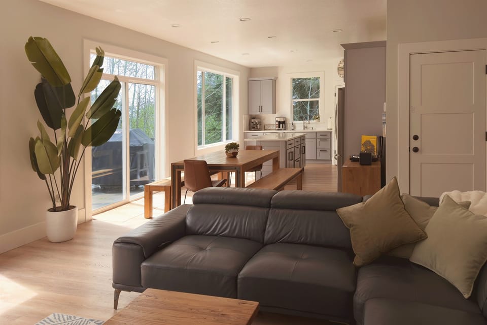 Open, airy, and fresh. A comfortable space ready for your home-away vacation.