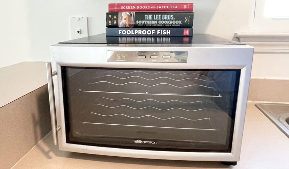 Wine refrigerator