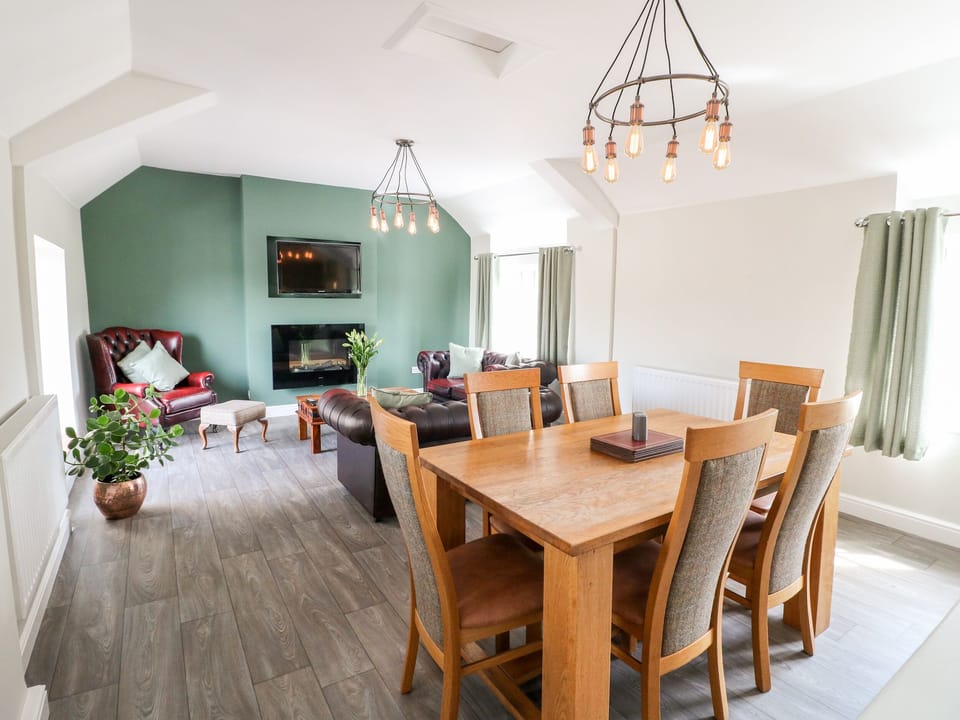 Cottage | Living room | Fireplace