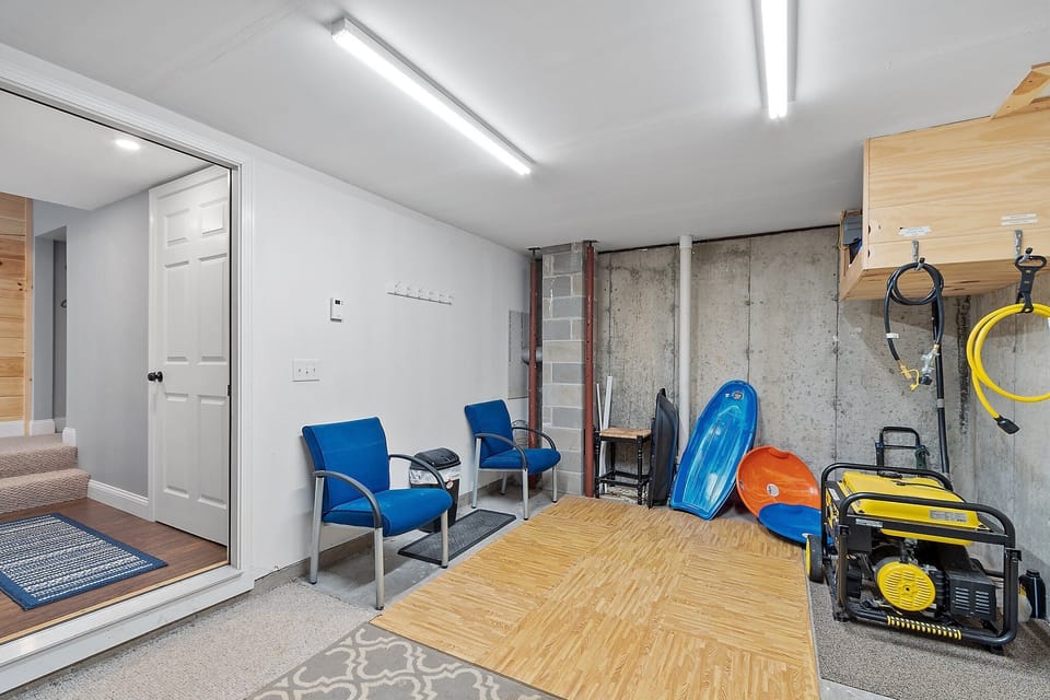 Mud area in heated garage, perfect to dry outdoor gear.  