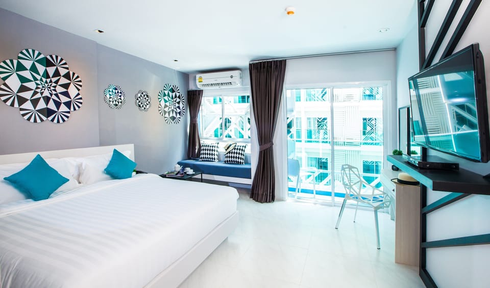 Deluxe Double Room | In-room safe, desk, blackout drapes, iron/ironing board