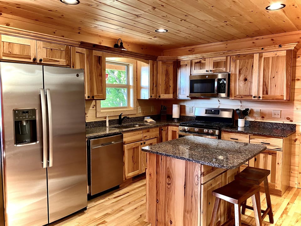 Well Appointed Kitchen Offers Stainless Appliances and Granite Counter Tops - Cooking here is a Chef's Delight!