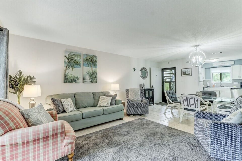 Plenty of Comfortable Seating in Living Room