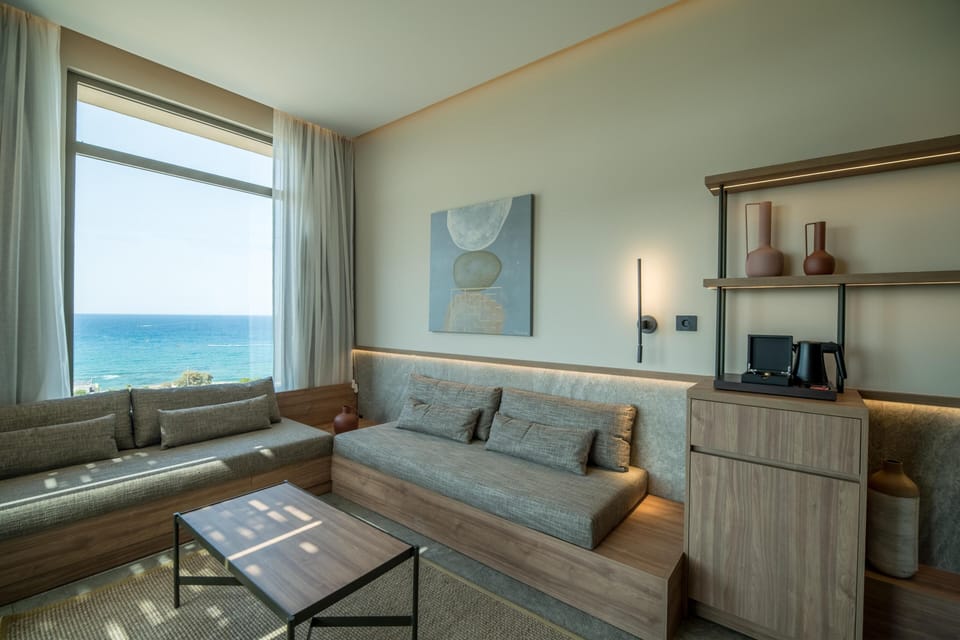 Signature Suite Sea View Hot Tub | In-room safe, blackout drapes, soundproofing, iron/ironing board