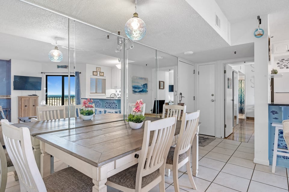 Dining Table and 4 Chairs