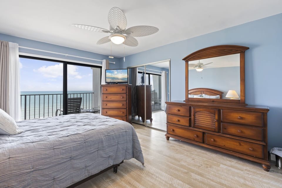 Master bedroom with queen bed.