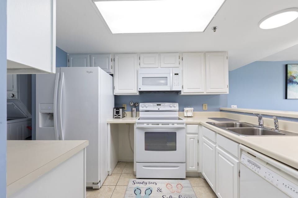 Full kitchen