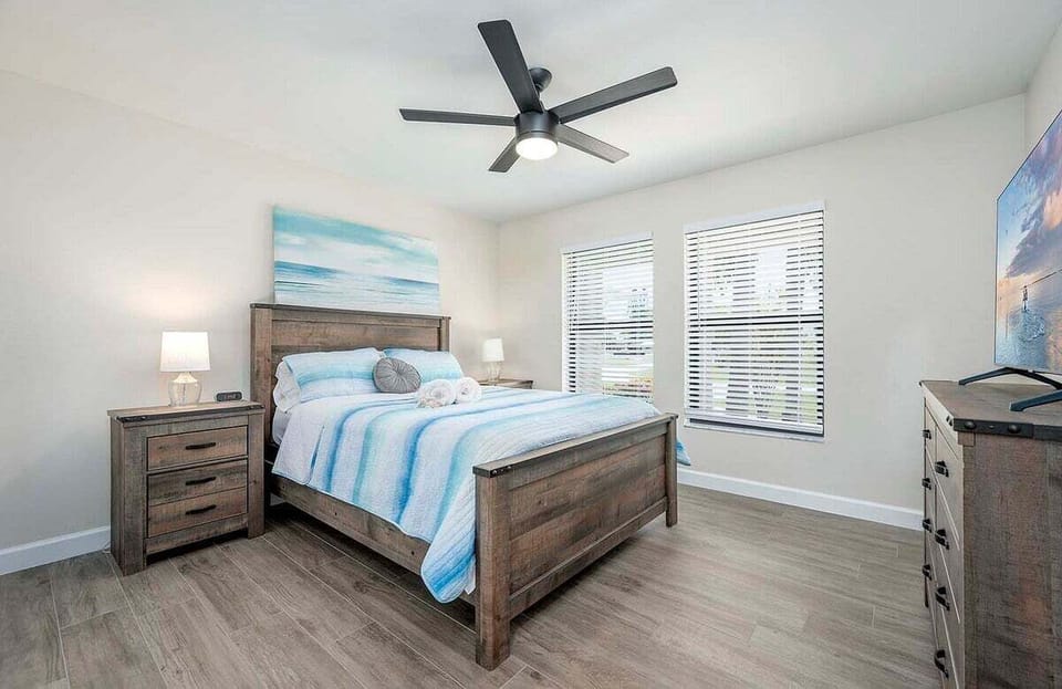 Queen Size Bedroom