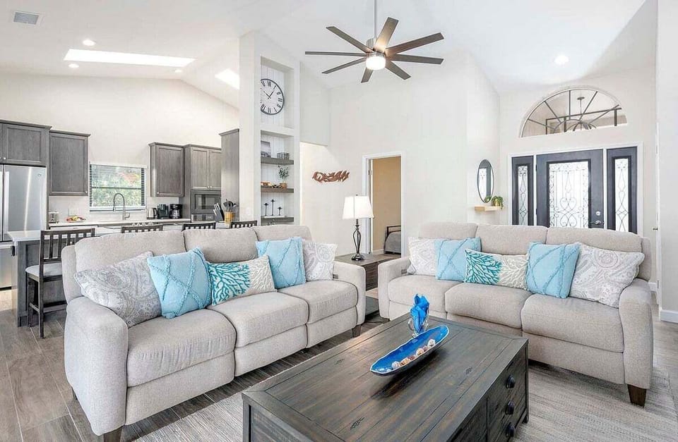 Living Room with two large Couches